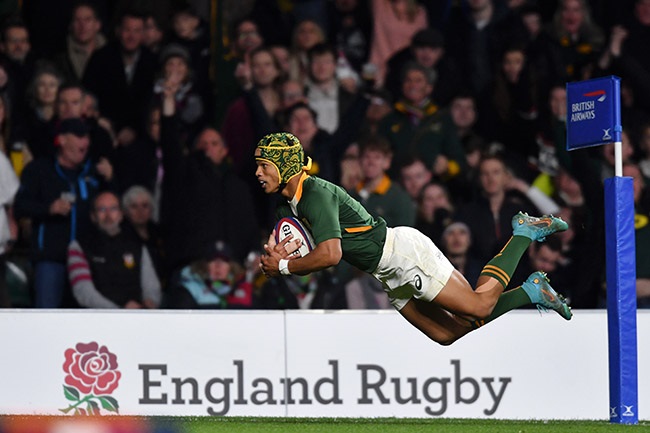 Kurt-Lee Arendse scores for the Springboks at Twickenham. (Photo by Tom Dulat/Getty Images)