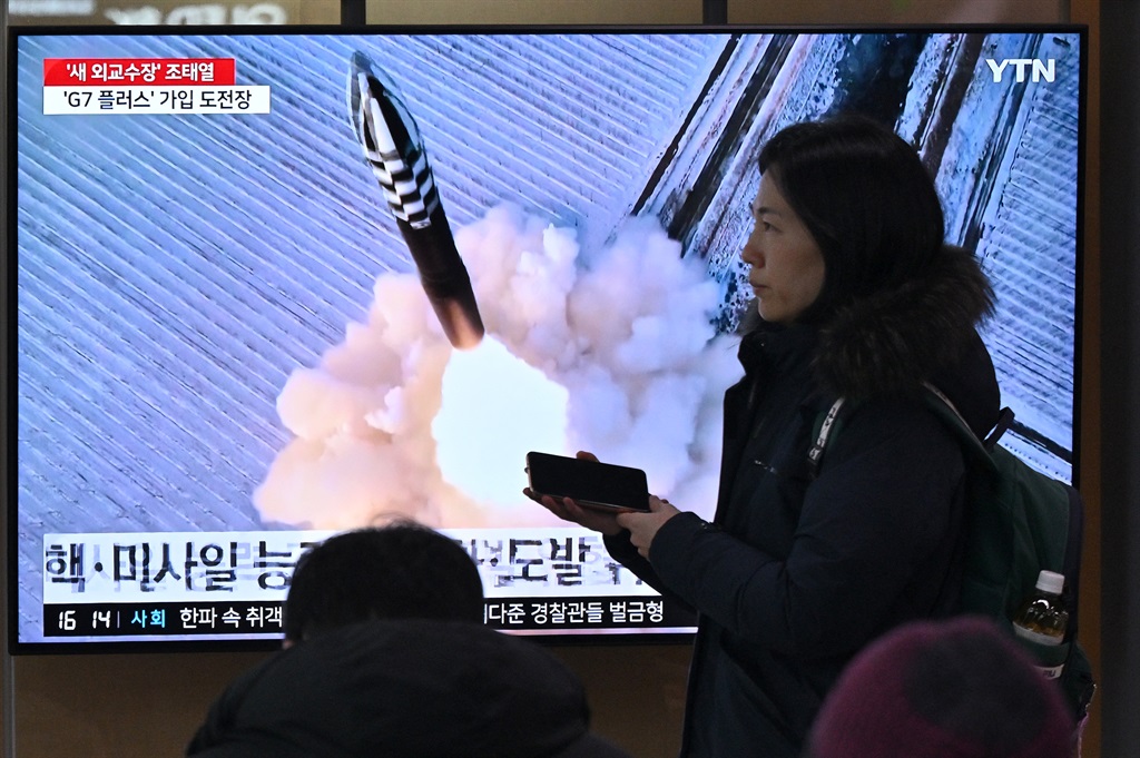 North Korea fired a ballistic missile on 14 January, Seoul's military said, days after Pyongyang staged live-fire exercises near the tense maritime border with the South. 