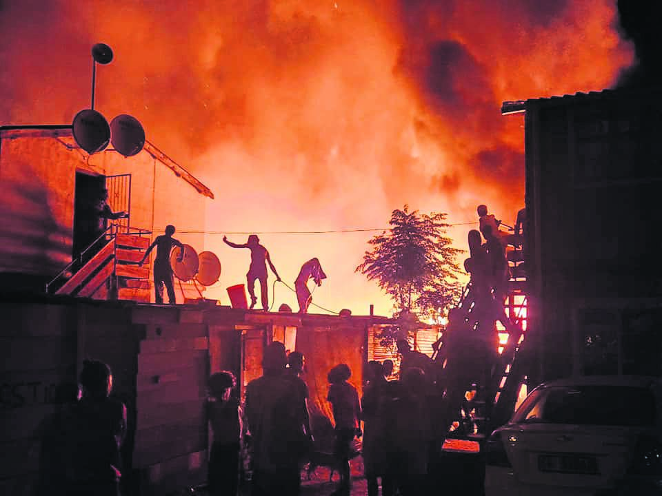 A fire broke out in the early hours of Wednesday morning (00:45) in Disa and Pointsettia Streets in Paarl East. Seven families lost all their belongings when their informal houses were engulfed in flames. Residents who would like to assist the victims can contact Cllr Laurichia van Niekerk on 081 885 8365. No lives were lost in the fire. According to Mbekweni police spokesperson WO Nceba Vanqa the cause of the fire, which broke out in Disa Street, was still unknown. In another incident on Tuesday evening, a fire swept through six pigsties in Vlakkeland and seven pigs were burnt. 