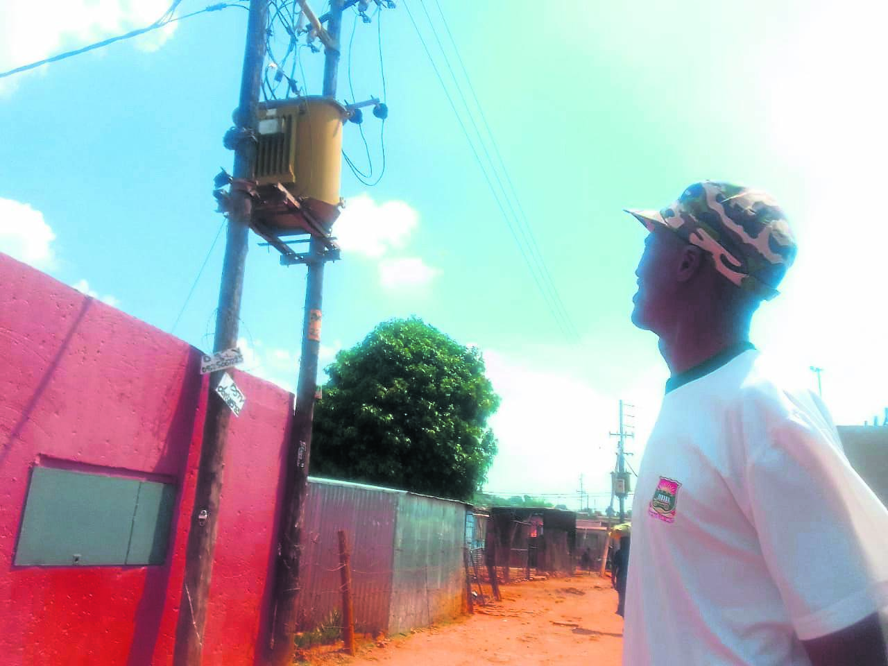 Residents of Jeffsville in Atteridgeville are complaining about their transformer which they say is burning their electrical appliances.               Photo by Raymond Morare
