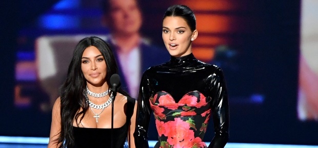 Kim and Kendall presenting at the Emmys. (PHOTO: Getty/Gallo Images)