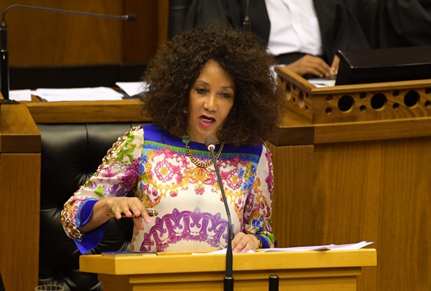 <p><strong>DIRCO to meet with US Embassy following tweet on the land
programme

&nbsp;
</strong></p><p>The Minister of International Relations and Cooperation, Ms
Lindiwe Sisulu, has noted the unfortunate comments on Twitter by the President
of the United States of America, H.E. Donald J. Trump, on land redistribution
and crime.

&nbsp;

</p><p>It is regrettable that the tweet is based on false
information. The Minister has thus instructed the Department to meet with the
US Embassy in Pretoria to seek clarification on the matter today, 23 August
2018.

&nbsp;

</p><p>Minister Sisulu will also communicate with Secretary of
State Michael Pompeo on the matter through diplomatic channels. Minister Sisulu
said South Africa has good political, economic and trade relations with the
United States of America and that diplomatic channels remain open to provide
clarity on issues of mutual interest.

&nbsp;

</p><p>Further comments will be made after the meeting between
DIRCO and US embassy officials.

</p>