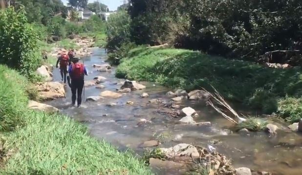 Screenshot: EMS searching for missing 15 this morning along the Juskei River stream. (@RobertMulaudzi via Twiiter) 