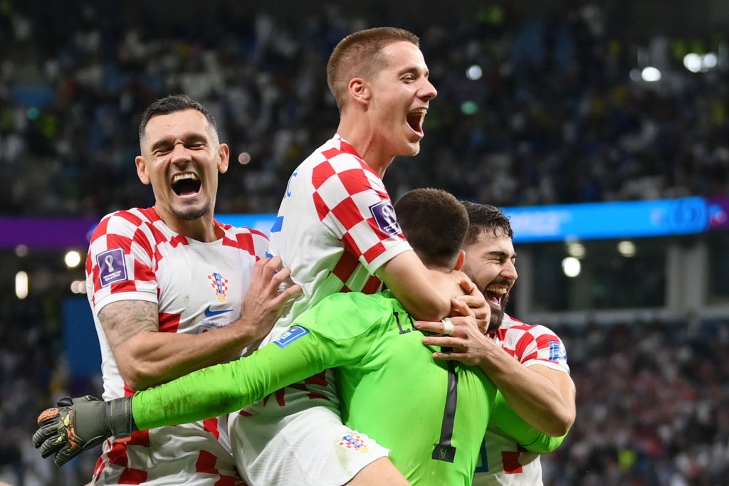 Croatia players celebrate after winning the penalty shoot out during the FIFA World Cup Round of 16 match against Japan (Photo by Dan Mullan/Getty Images)