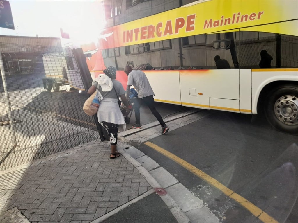 Intercape Bus Driver Shot Through The Window Daily Sun