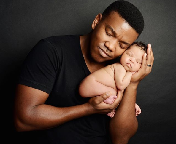 Watch Loyiso S Heartwarming Chat With Baby Girl Dailysun