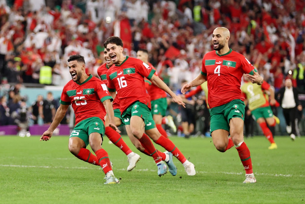 Morocco players celebrate their victory after the penalty shootout against Spain (Photo by Julian Finney/Getty Images)