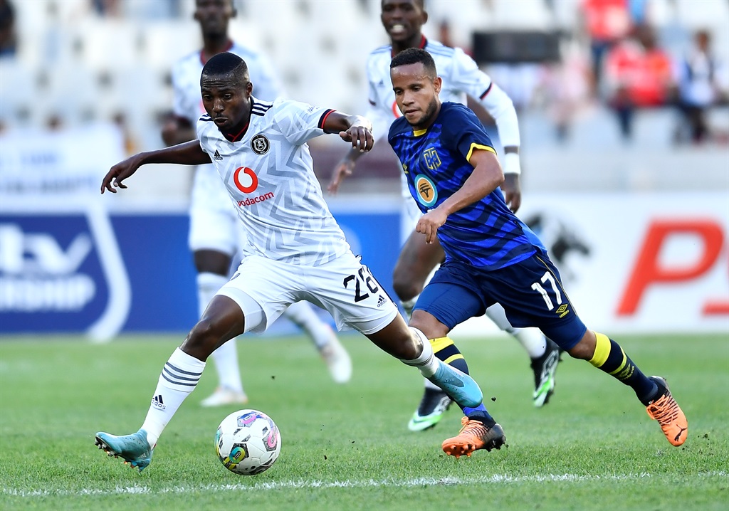 CAPE TOWN, SOUTH AFRICA - JANUARY 07: Bandile Shandu of Orlando Pirates and Juan Zapata of CTCFC during the DStv Premiership match between Cape Town City FC and Orlando Pirates at DHL Stadium on January 07, 2023 in Cape Town, South Africa. (Photo by Ashley Vlotman/Gallo Images)
