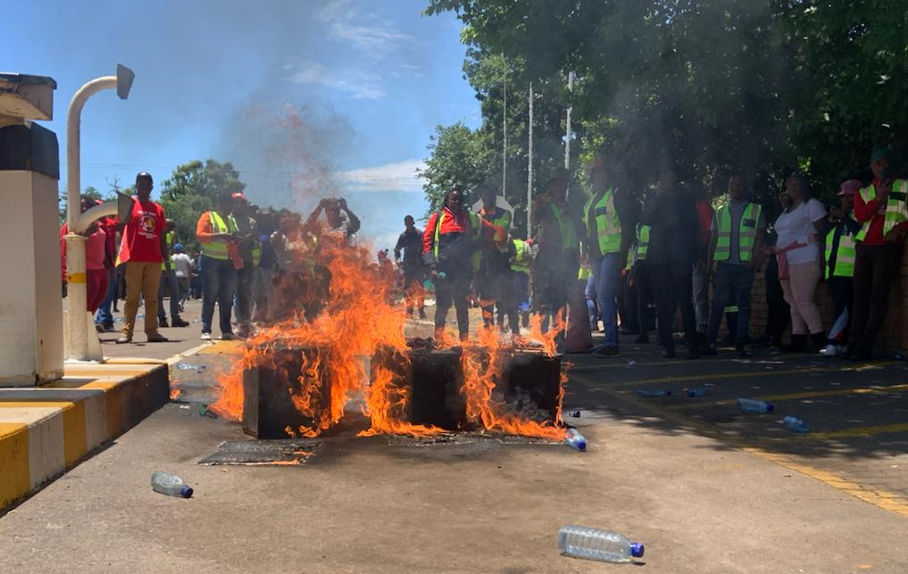 Employees of contractors protest at Optimum Coal Mine in Hendrina, Mpumalanga on Wednesday.
Photo: Bianke Neethling

