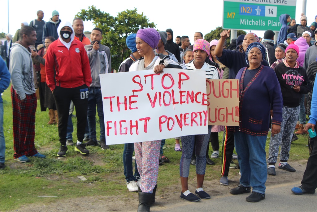 Scores of residents came together on Wednesday 29 August, calling for an end to gang violence in the community which has claimed the lives of several people. PHOTO: TARRYN-LEIGH SOLOMONS