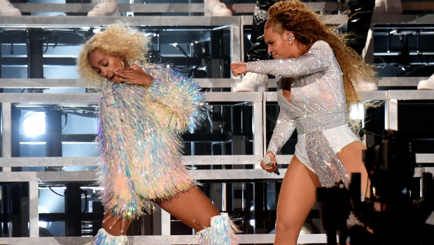 Solange Knowles (L) and Beyonce Knowles perform onstage during the 2018 Coachella Valley Music And Arts Festival 