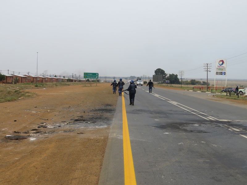Police patrolling patrolling the Lichtenburg-Coligny road near Tlhabologang township. Picture: Poloko Tau/City Press