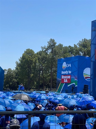<p>The DA's manifesto launch is underway.&nbsp;The party's chief whip Siviwe Gwarube is addressing those in attendance and says DA leaders and foot soldiers are here to deliver an eviction notice to the ANC.</p><p>"We are here to take measurements for the curtains," Gwarube said.</p><p><em>- Siyamtanda Capa</em></p>