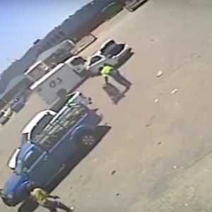 Watch as one brave G4S driver goes toe to toe with would be cash-in-transit robbers in Vryburg. (Oct, 2017)