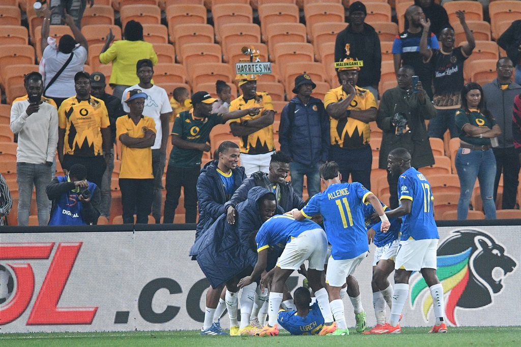 JOHANNESBURG, SOUTH AFRICA - MAY 02:  Mamelodi Sundowns players celebrate during the DStv Premiership match between Kaizer Chiefs and Mamelodi Sundowns at FNB Stadium on May 02, 2024 in Johannesburg, South Africa. (Photo by Lefty Shivambu/Gallo Images)