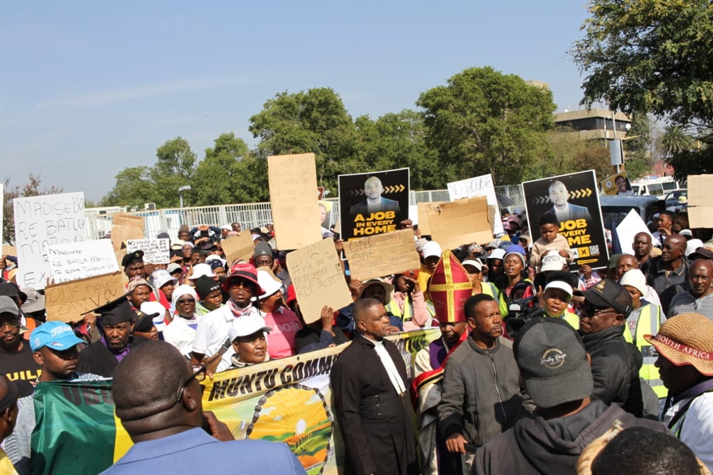 Residents marched to Sedibeng District Municipality offices to demand RDP houses. Photos by Tumelo Mofokeng.