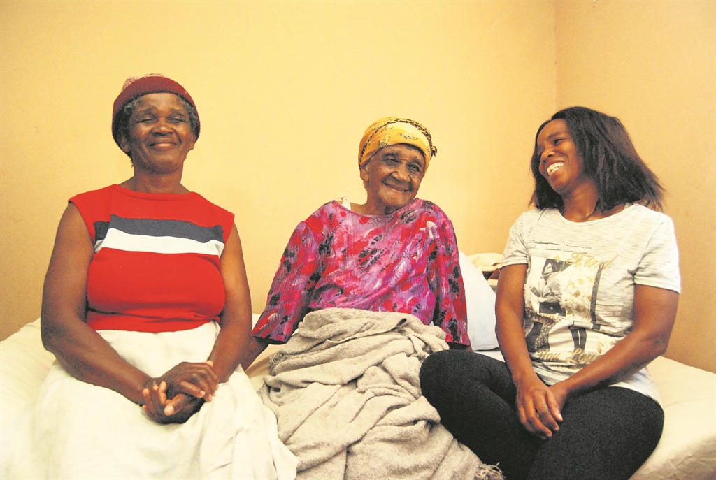 From left: Bonisiwe Shoba, gogo Mirriam Shoba and granddaughter Silindile Shoba.               Photo by Phumlani Thabethe