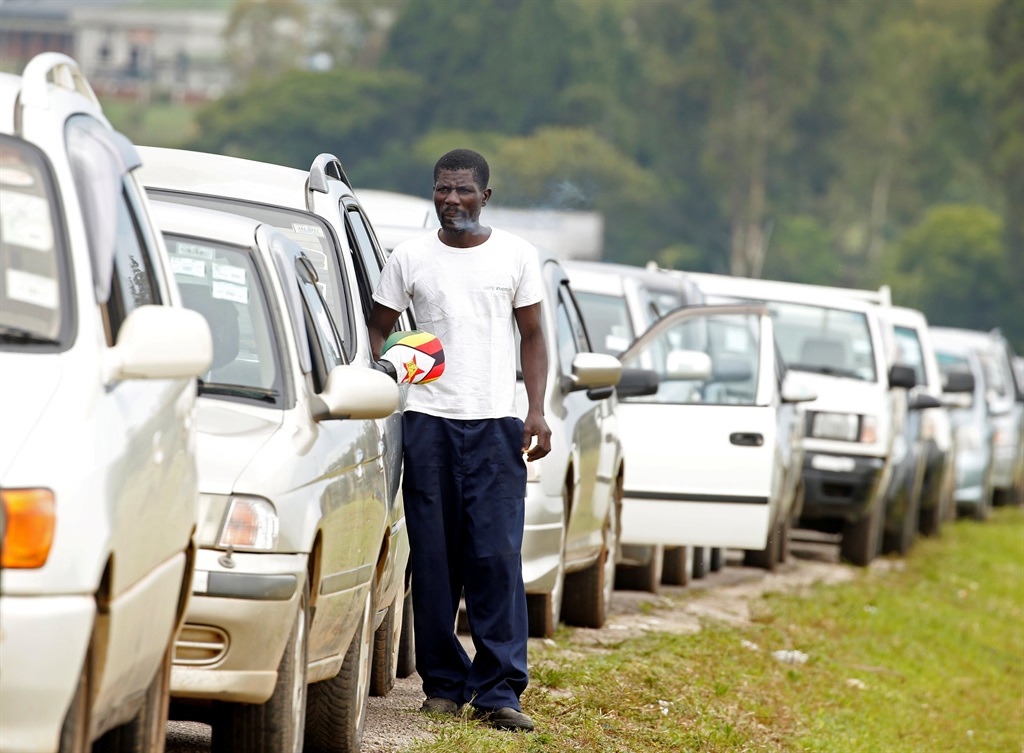 Motorists queue to buy petrol in Harare, Zimbabwe, January 10, 2019. Picture: Philimon Bulawayo/Reuters