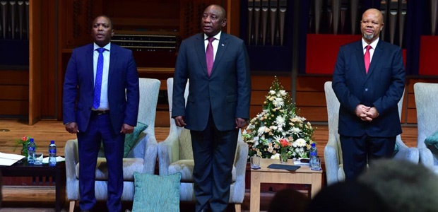 President Cyril Ramaphosa with the Founder and Executive Trustee of the Biko Foundation, Nkosinathi Biko; Principal and Vice Chancellor of Unisa, Professor Mandla Makhanya at the 19th Annual Steve Biko Memorial Lecture in Tshwane. (Twitter, PresidencyZA)