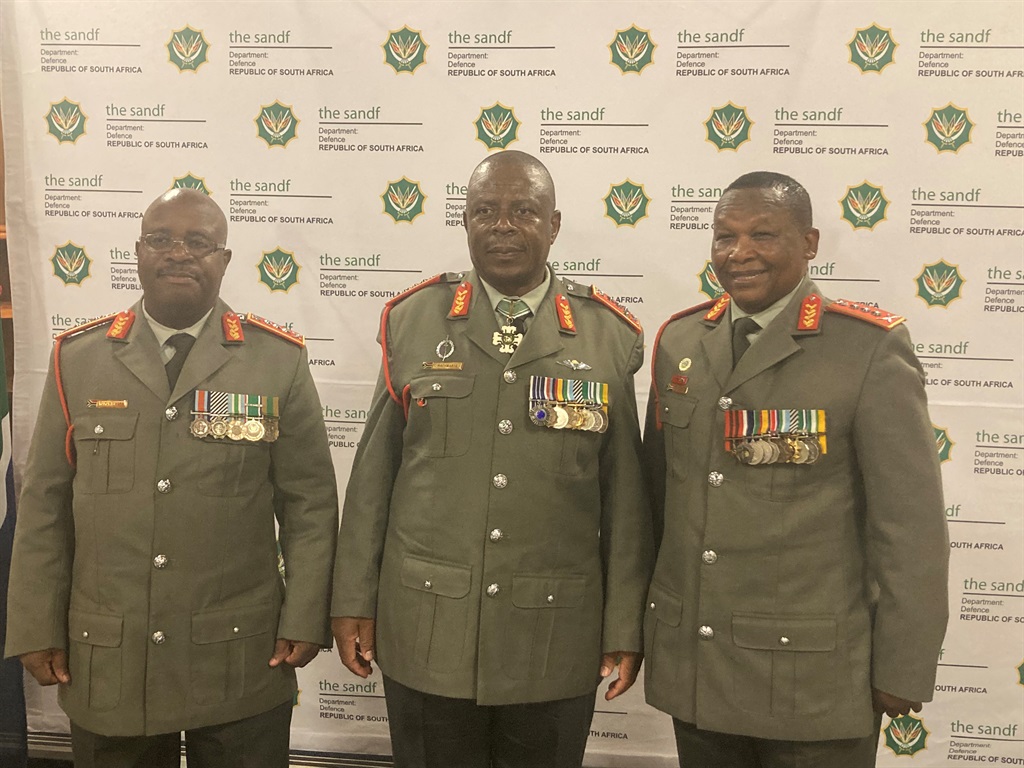 SA National Defence Force on X: Members of the Military Attaché and  Advisory Corps (MAAC) joined Chief SA Army Lieutenant General Lindile Yam  at the annual Military Attaché and Advisory Corps briefing hosted at the  Brookwood Estate Trout Farm