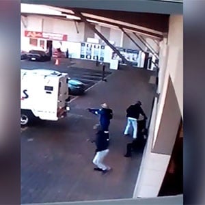 A G4S guard is held up at gunpoint at a shopping center in Boksburg.