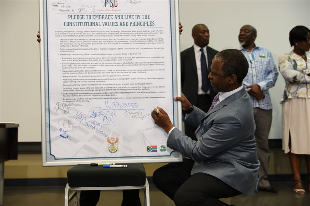 Dr Sibongiseni Dhlomo signed the public service commission’s pledge to root out corruption in KZN. 