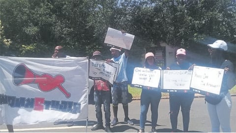 Members of Right2Know called on the government of South Africa to support citizens of Zimbabwe who are protesting against a 150% fuel price hike.