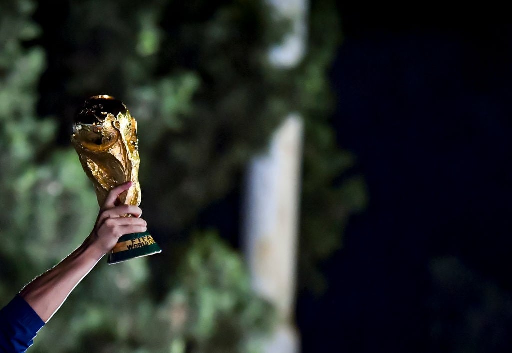 Lionel Messi of Argentina holds the FIFA World Cup trophy (Photo by Marcelo Endelli/Getty Images)