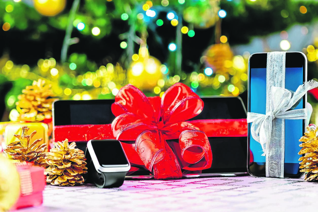 Christmas Day is around the corner and this is the perfect time to get someone around you a cool tech present.