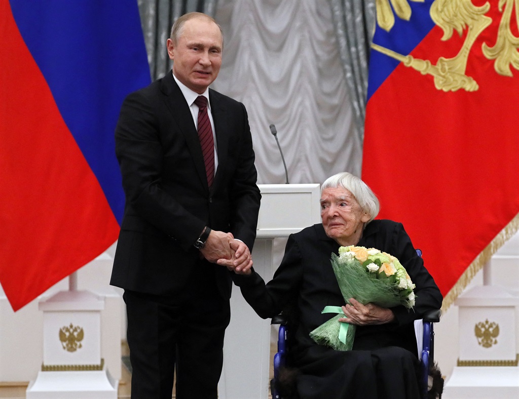 Russian President Vladimir Putin shakes hands with human rights activist Lyudmila Alekseyeva, chairperson of the Moscow Helsinki Group until her death, during a ceremony to give out national awards for outstanding achievements in human rights and charity activity at the Kremlin in Moscow on December 18, 2017.
(File, Yuri KOCHETKOV / POOL / AFP)