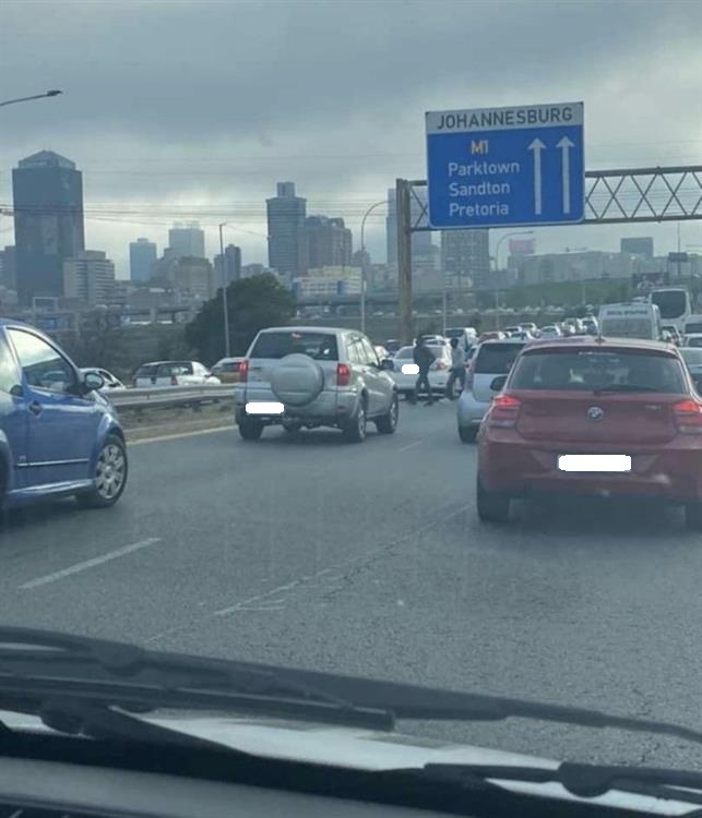 Joburg Metro Police Department (JMPD) is searching for suspects with firearms who allegedly robbed motorists of their belongings during morning peak hour traffic on M1 north near Crown Interchange.