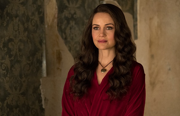 Carla Gugino as Olivia Crain in 'The Haunting of Hill House.' (Steve Dietl/Netflix)