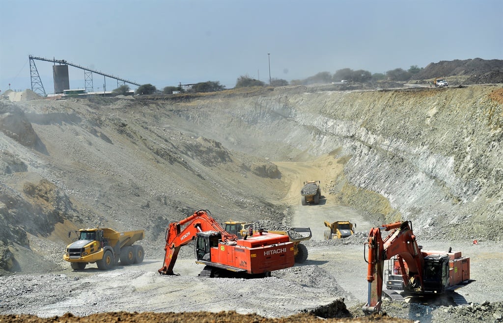 Anglo American Platinium has empowered Zizwe Batlase through contracts for mining services at its Amandelbult Complex in Limpopo