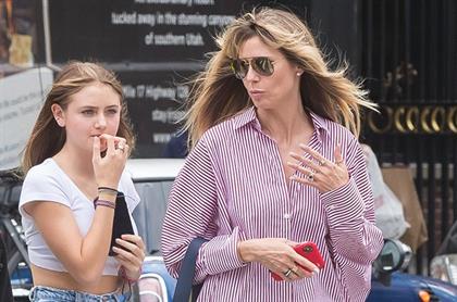 Leni e Heidi fazendo compras no Soho.