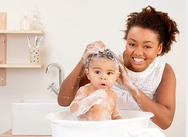 5 tips for how to bath baby - Shutterstock