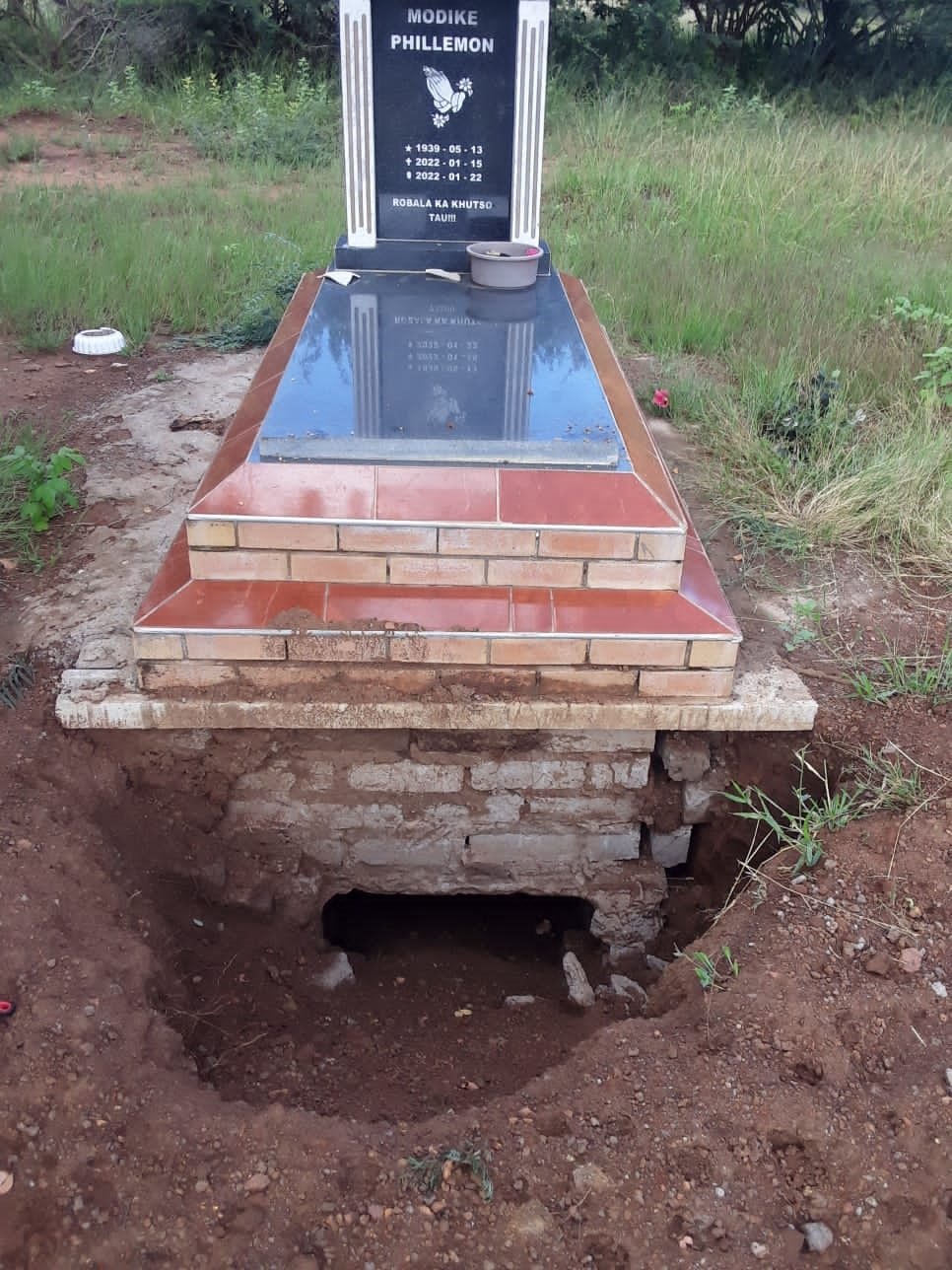 Family members made a horrific discovery after finding the grave of madala Philemon Masedi opened and his corpse stolen. Photo Supplied