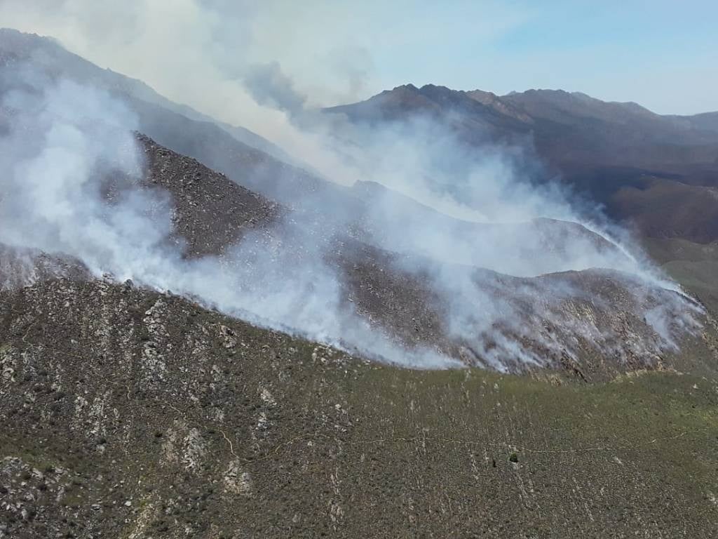 Kebakaran dimulai oleh petir ‘membakar tak terkendali’ di Robertson Valley