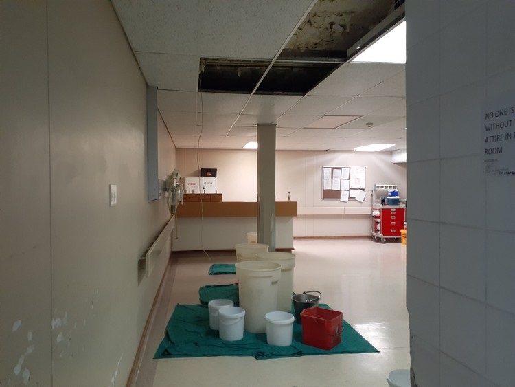 A theatre recovery room at Boitumelo Regional Hospital. The photo was taken in January. The hospital says leaks have since been fixed. Photo: Rethabile Nyelele/GroundUp
