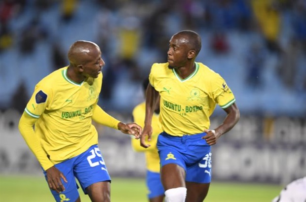 <p><strong>Sundowns survive late Chippa scare to record 10th consecutive win</strong></p><p>Mamelodi Sundowns made it 10 wins in a row as goals from Teboho Mokoena and Peter Shalulile helped them edge past Chippa United 2-1 at Loftus Versfeld in Pretoria on Tuesday evening.<strong></strong></p>