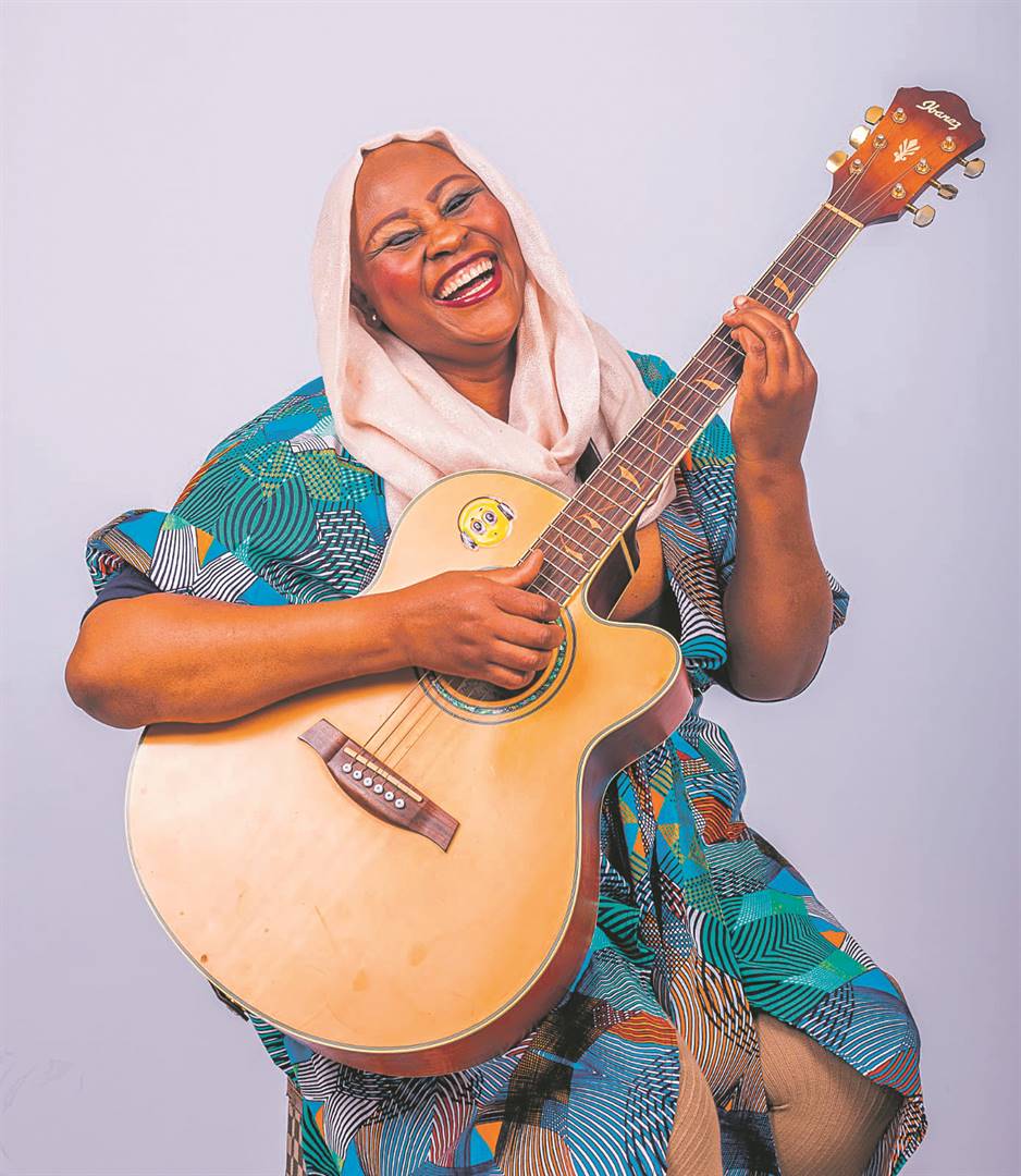 Gloria Bosman’s latest project, Gloria Bosman Live, is dropping at the end of this month. 