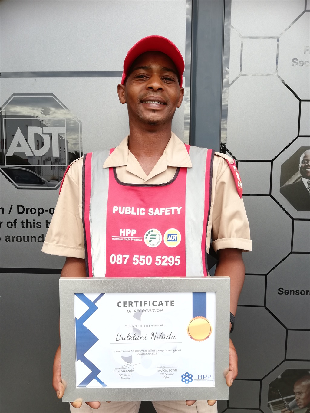 Bulelani Ndudu with his certificate.