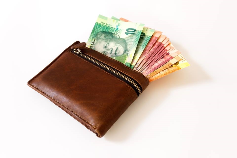 Win R5000 in cash for taking part in a quick survey. Picture: iStock
