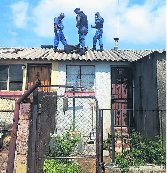 Cops cornered a suspect in Mzimhlophe, Soweto yesterday. 