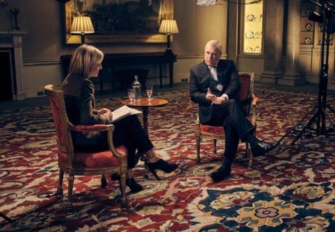 Die BBC het ses maande onderhandel voordat prins Andrew tot die onderhoud ingestem het. Die joernalis Emily Maitlis het die onderhoud met die prins in die Buckingham-paleis gevoer. Foto: BBC