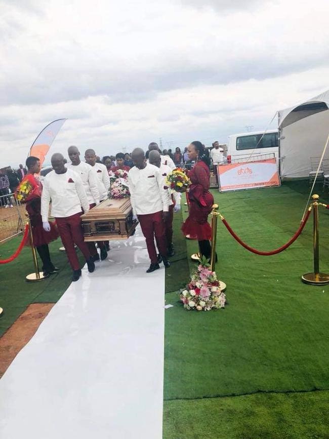 Pallbearers dressed as groomsmen carried the coffin to the grave. Photos by Facebook 