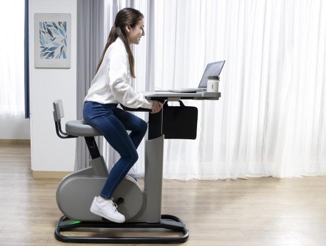 Acer’s indoor bike has a huge, padded seat, and the ‘grips’ can be moved forward, to get you into a stronger pedalling position. (Photo: Acer) 