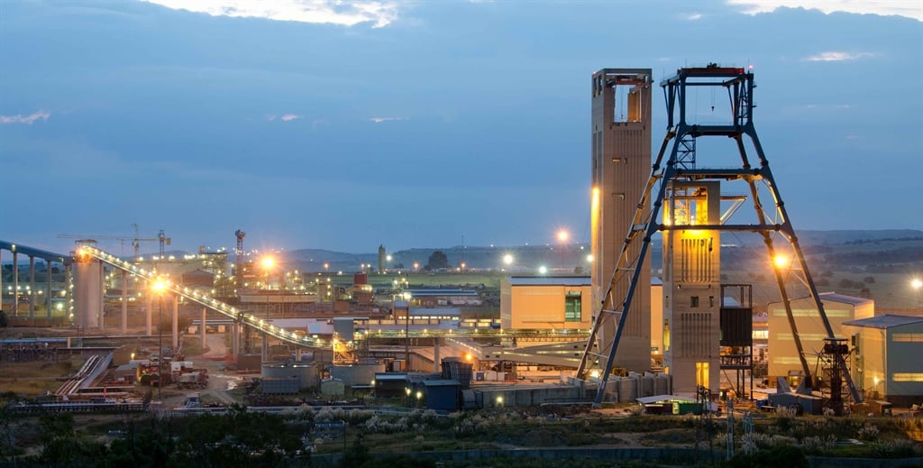 News24.com | Rand price of gold hits record high, boosting SA's mining groups