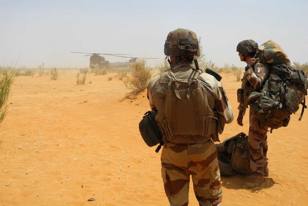 Two French soldiers wait to embark a British Chinook helicopter nearby the new French military base of Gossi, in central Mali. (Daphné Benoit/AFP)