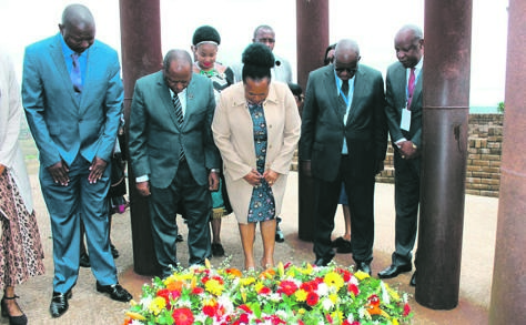 MEC Thandi Shongwe with Raimundo Diomba (second, left) and their delegation laid a wreath.        Photo by Bulelwa Ginindza