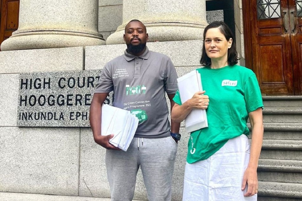 The Green Connection’s Kholwani Simelane (left) and SAFCEI’s Francesca De Gasparis (right) at the Western Cape High Court.